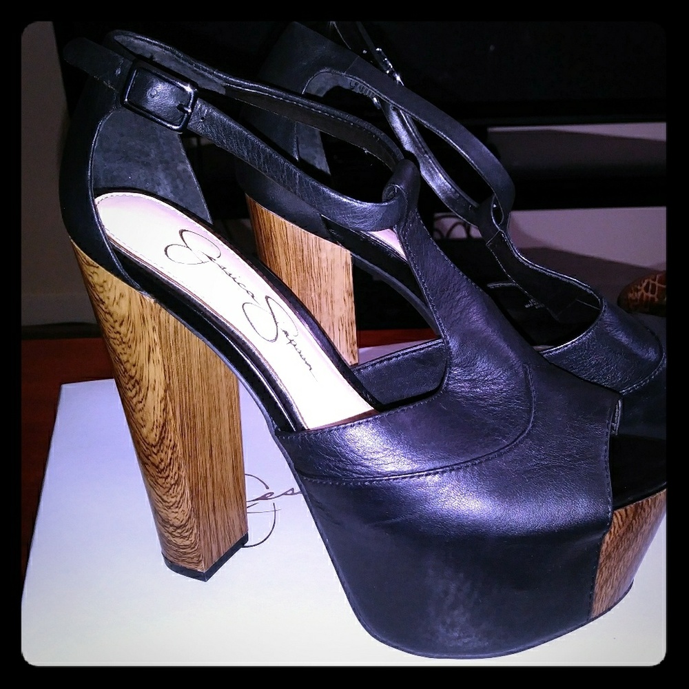 Jessica Simpson- Dany